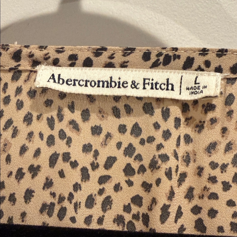 Abercrombie & Fitch Tan and Black Leopard Print V-Neck Blouse - Picture 2 of 3